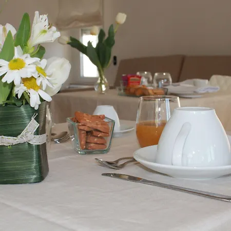 Aries Bed & Breakfast 4*